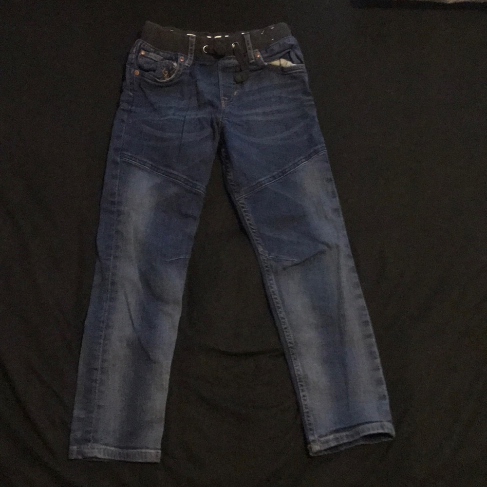 Boys jeans, adjustable with strings. Size (7/8)